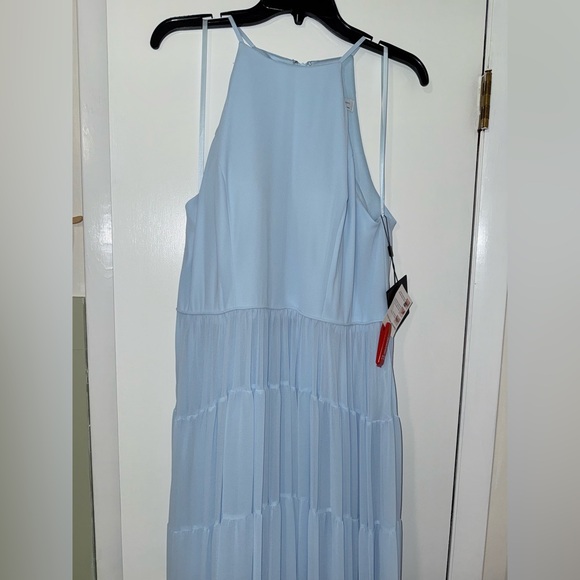 Mac Duggal - Picture 5 of 8